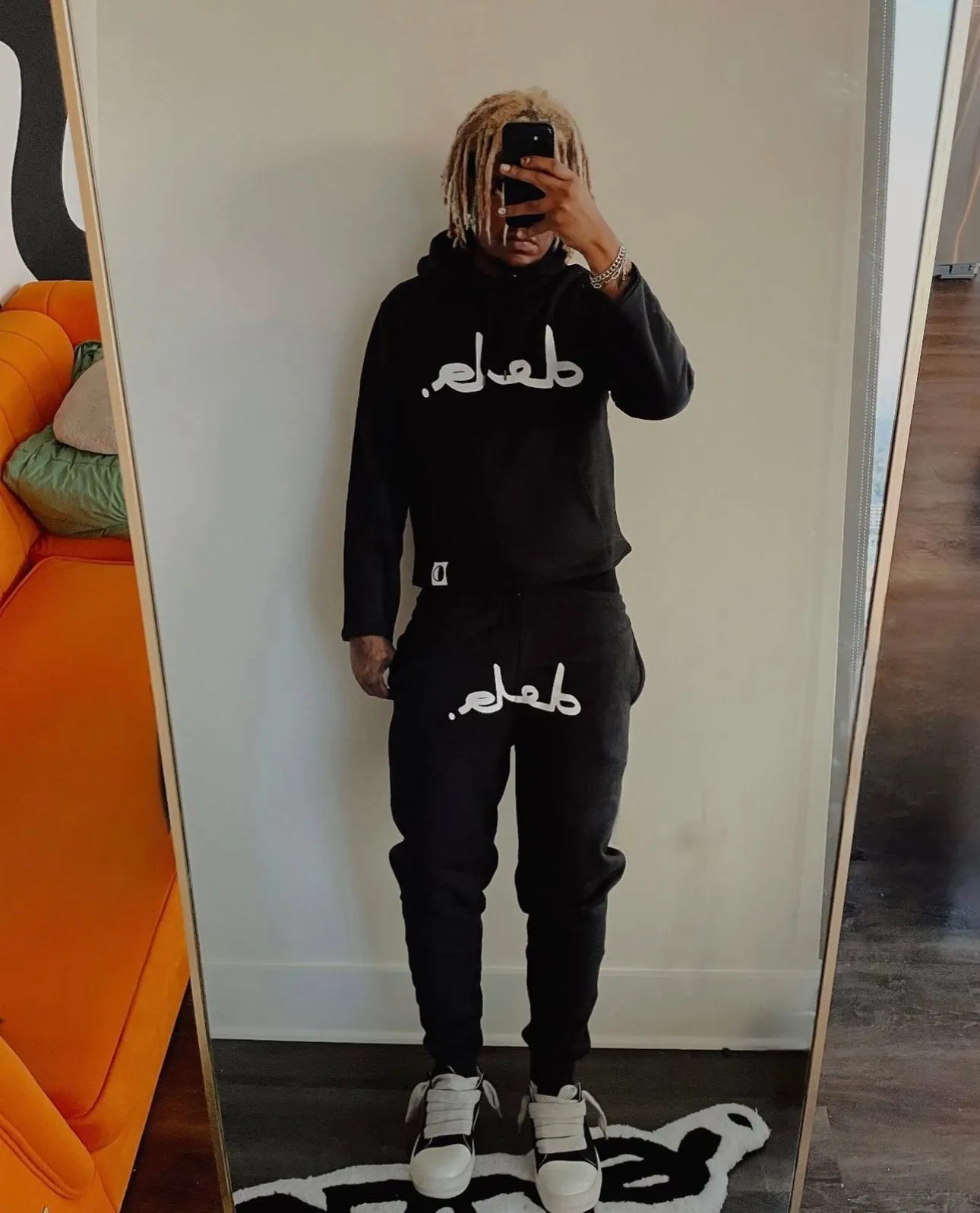 DELA SIGNATURE HOODIE