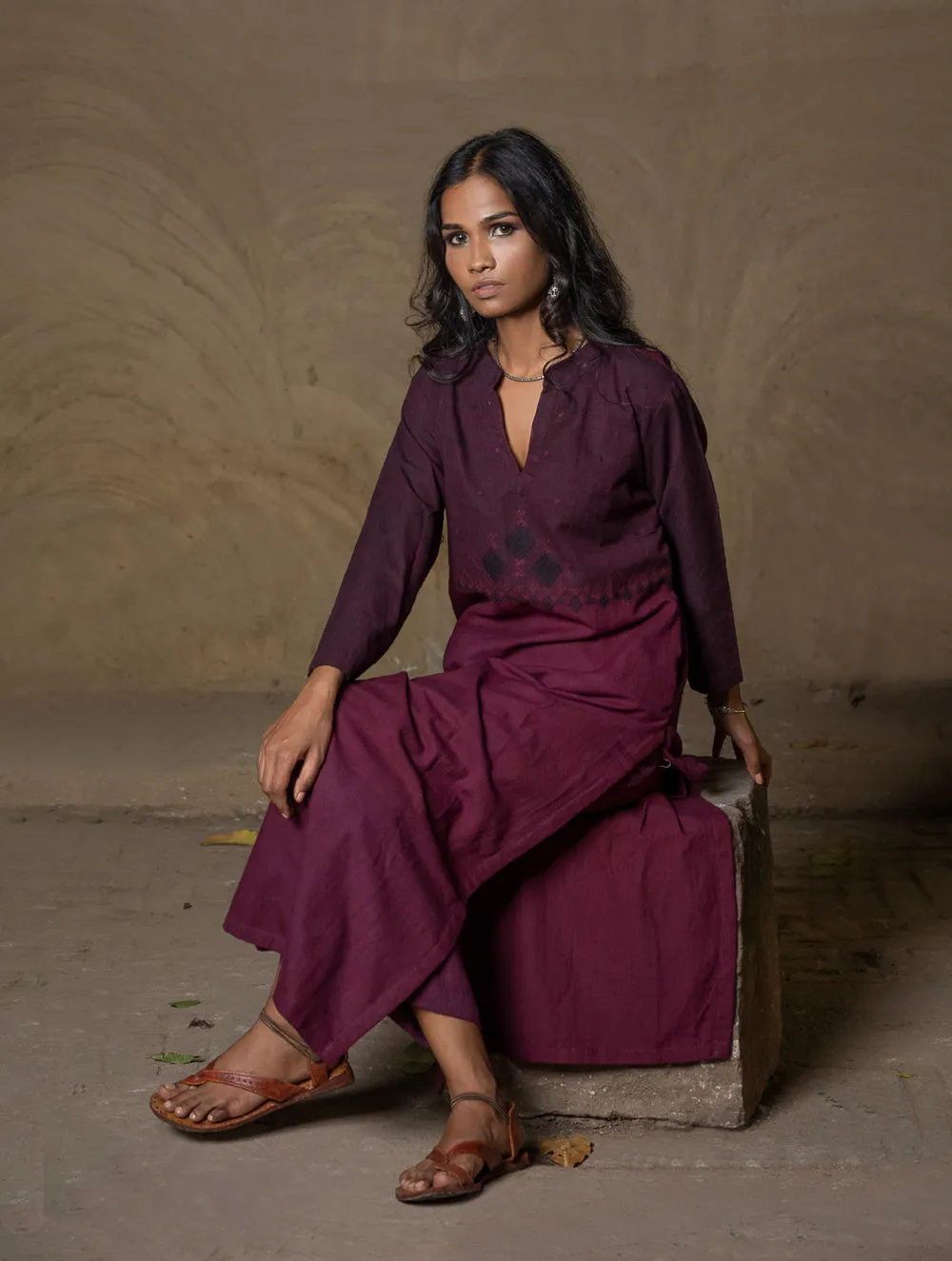 Handwoven Elegance. Kashida Pattu Long Kurta - Deep Maroon