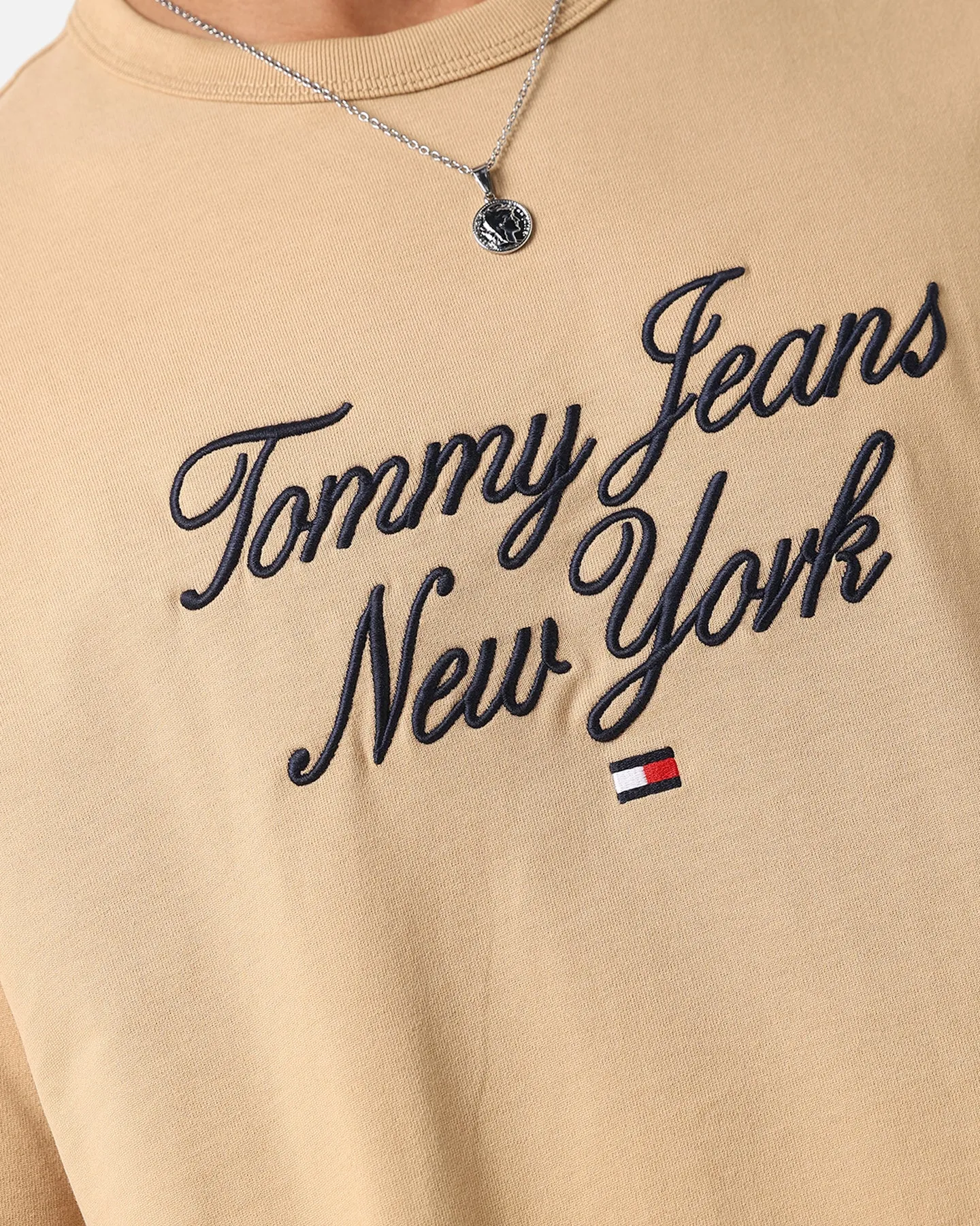 Tommy Jeans TJM OVZ Luxe Serif T-Shirt Tawny Sand