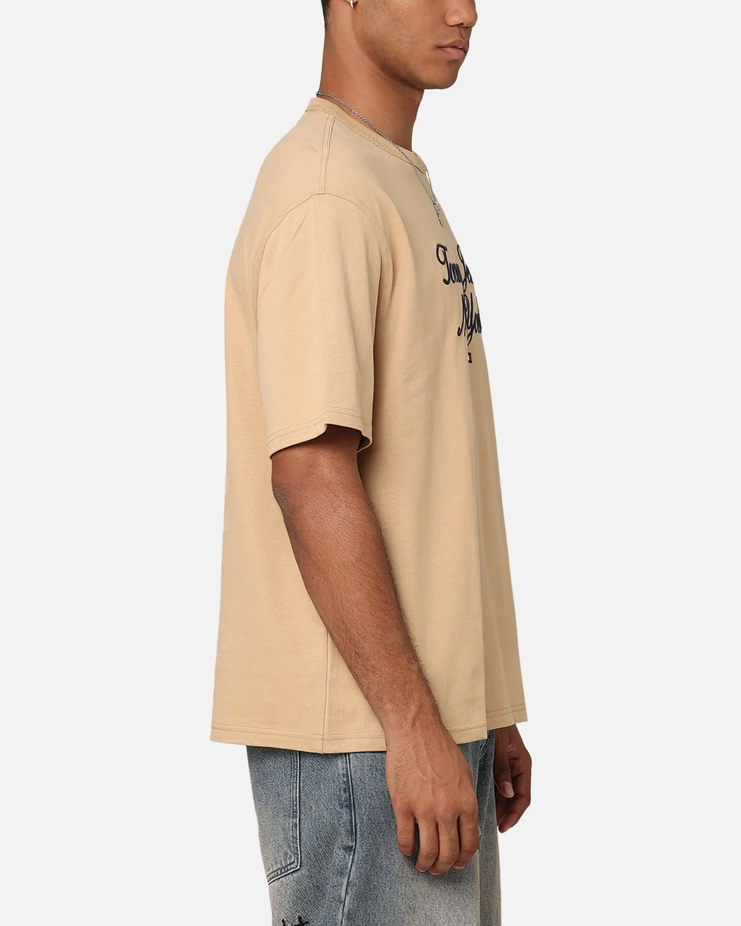 Tommy Jeans TJM OVZ Luxe Serif T-Shirt Tawny Sand